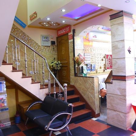 Hotel Ayesha Palace Делі Екстер'єр фото