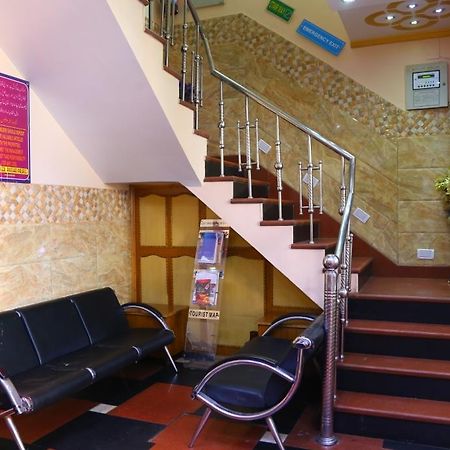 Hotel Ayesha Palace Делі Екстер'єр фото
