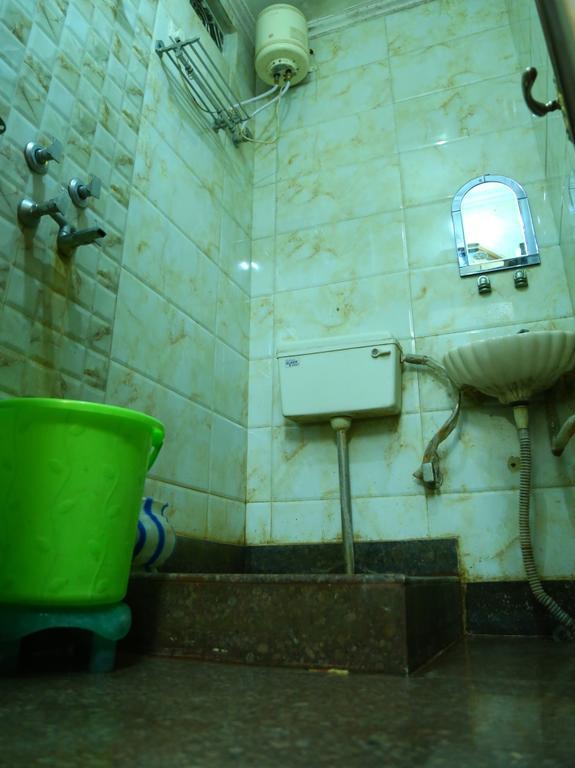Hotel Ayesha Palace Делі Екстер'єр фото