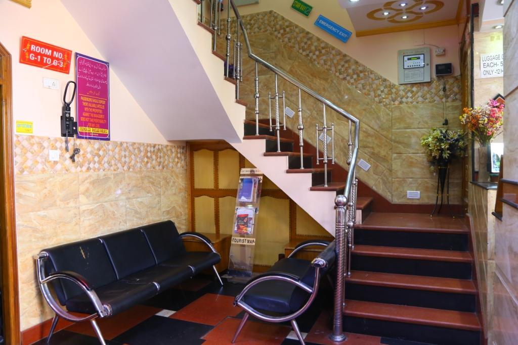 Hotel Ayesha Palace Делі Екстер'єр фото